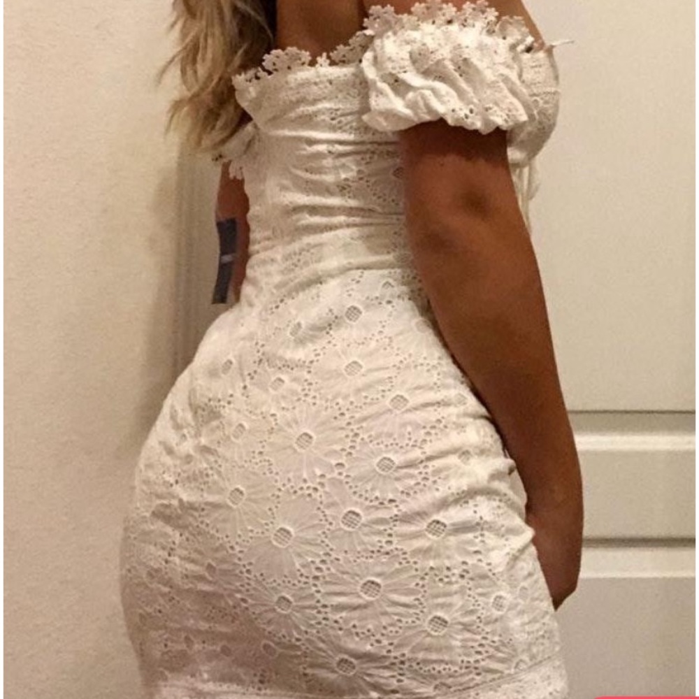 🚫SOLD🚫 NWT White Eyelet Off the Shoulder Dress